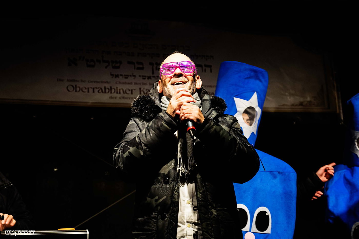 הדלקת נר חנוכה בשער ברנדנבורג בברלין