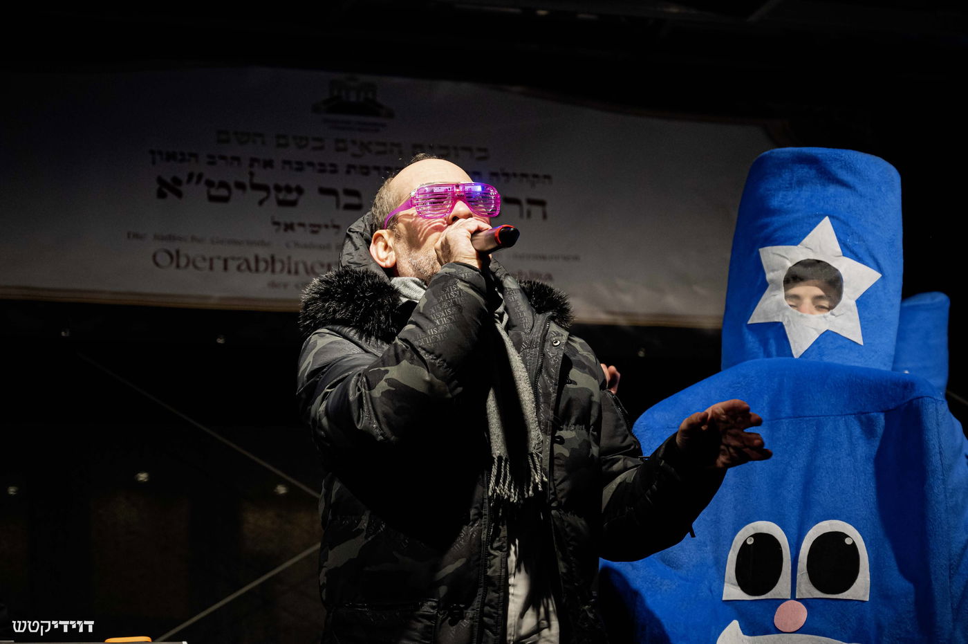 הדלקת נר חנוכה בשער ברנדנבורג בברלין