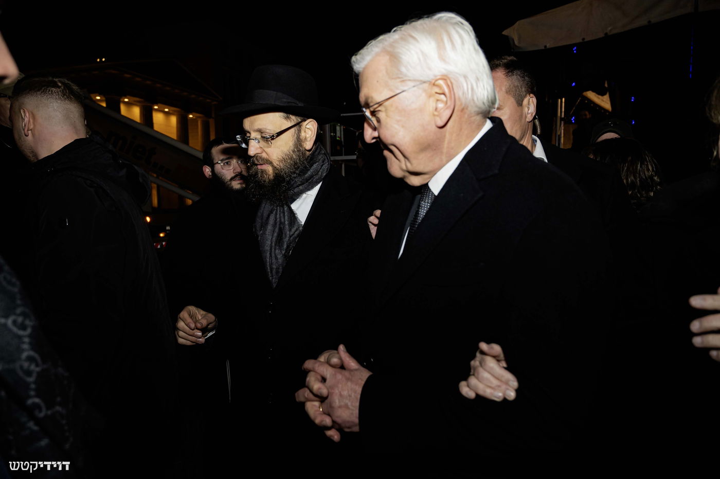 הדלקת נר חנוכה בשער ברנדנבורג בברלין