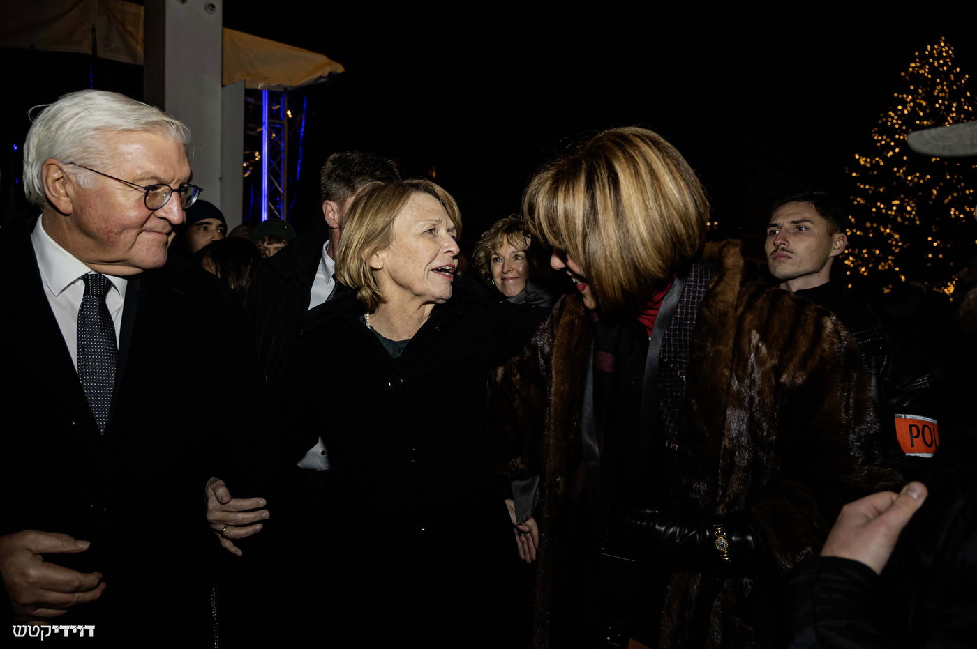 הדלקת נר חנוכה בשער ברנדנבורג בברלין