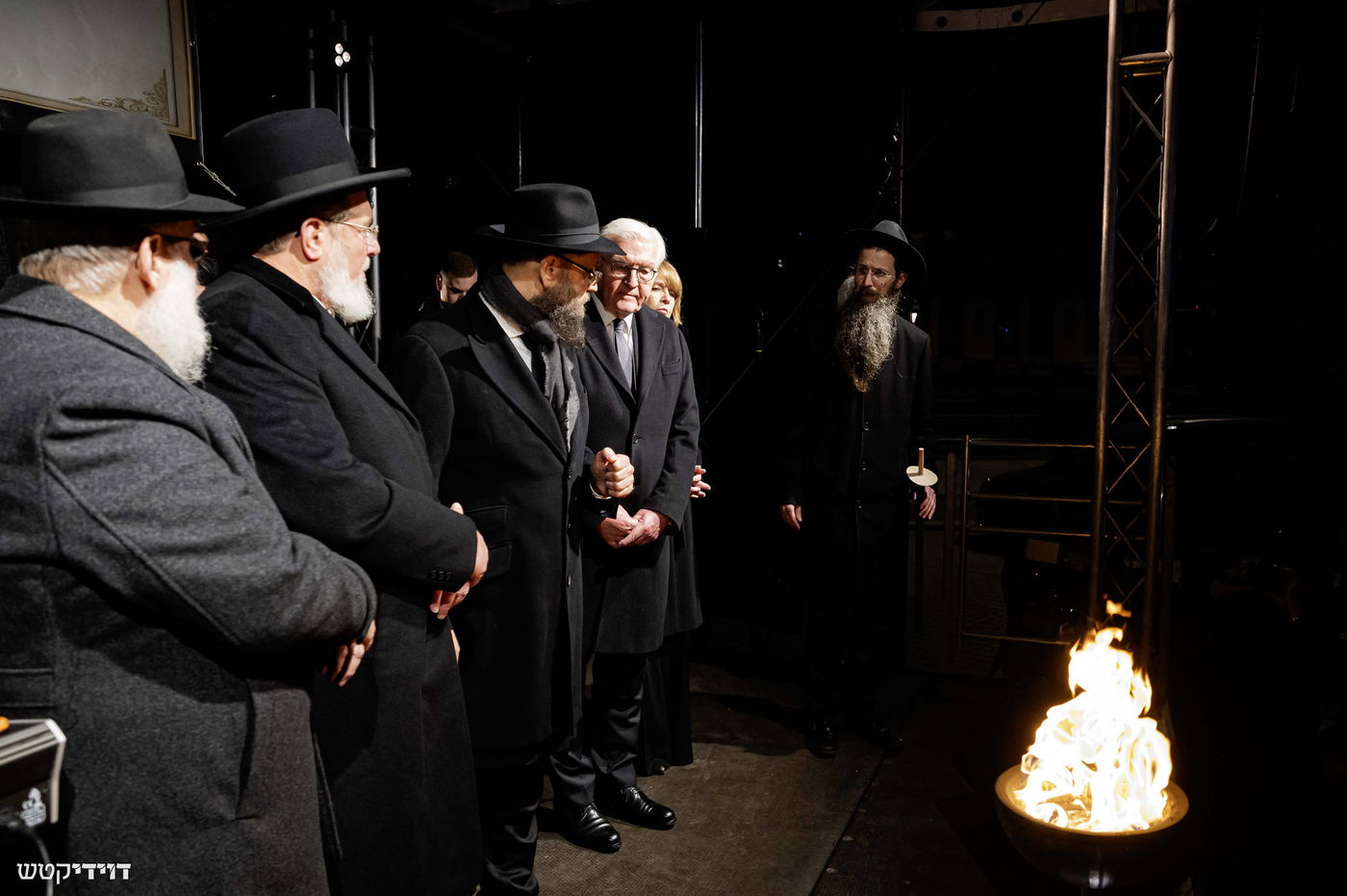 הדלקת נר חנוכה בשער ברנדנבורג בברלין