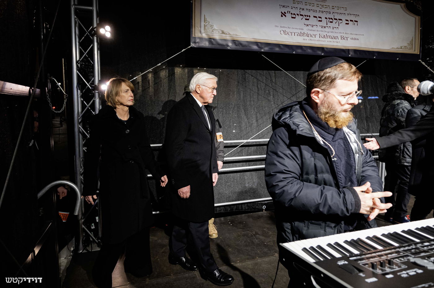 הדלקת נר חנוכה בשער ברנדנבורג בברלין