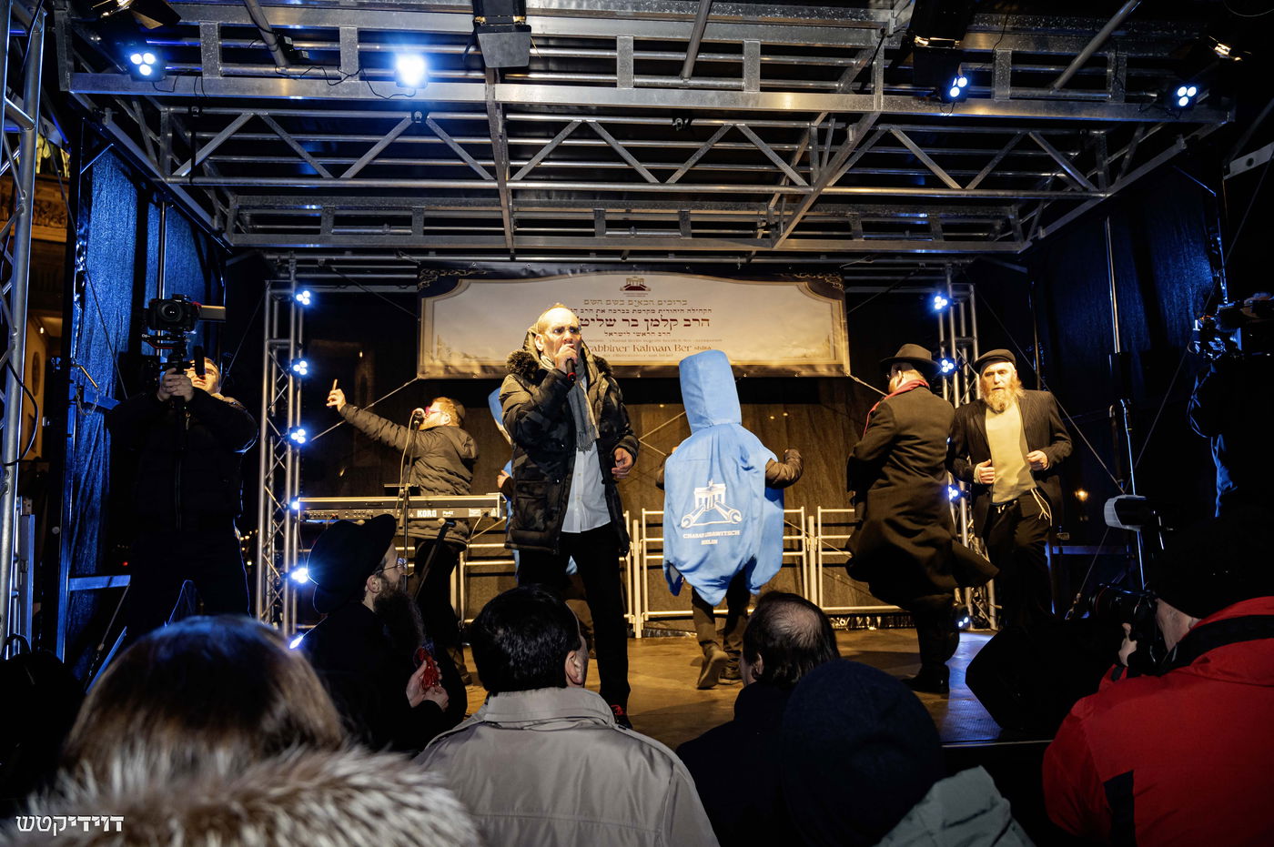 הדלקת נר חנוכה בשער ברנדנבורג בברלין