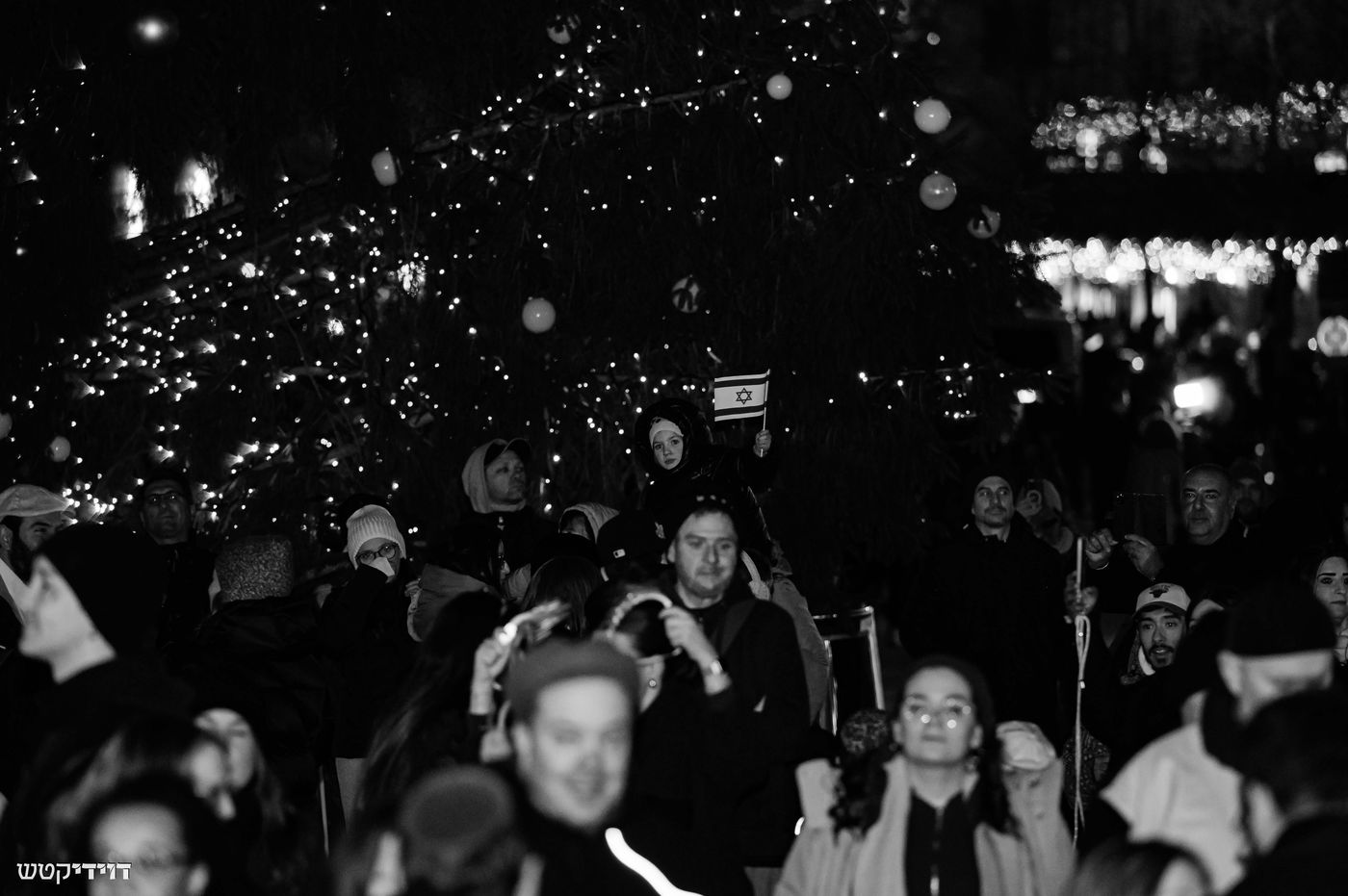 הדלקת נר חנוכה בשער ברנדנבורג בברלין