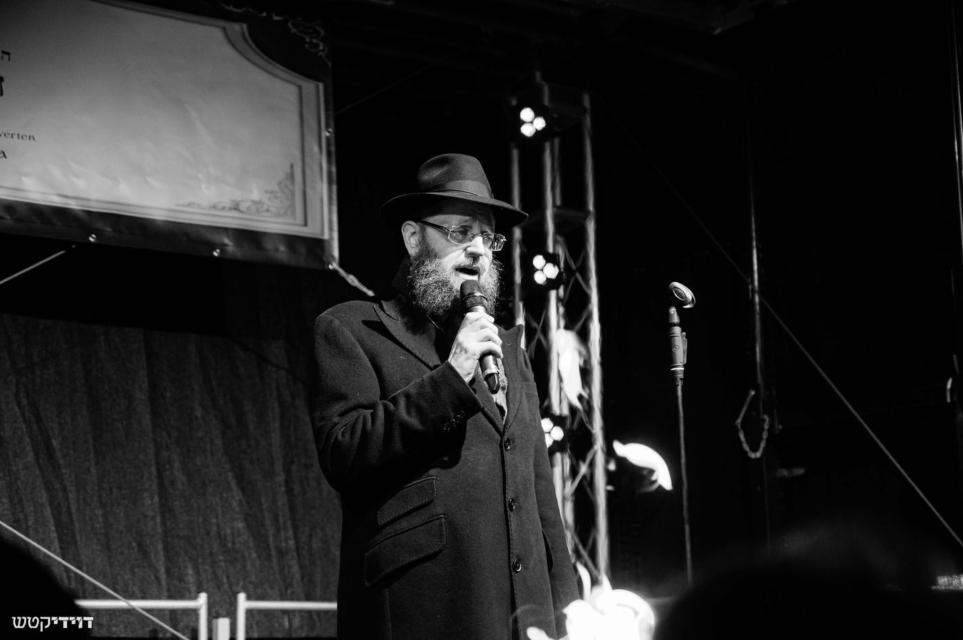 הדלקת נר חנוכה בשער ברנדנבורג בברלין