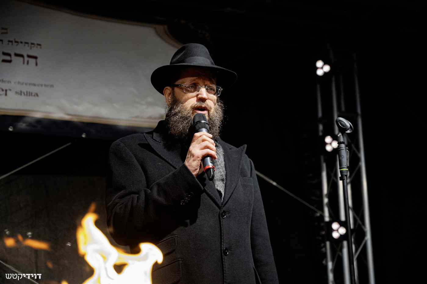 הדלקת נר חנוכה בשער ברנדנבורג בברלין