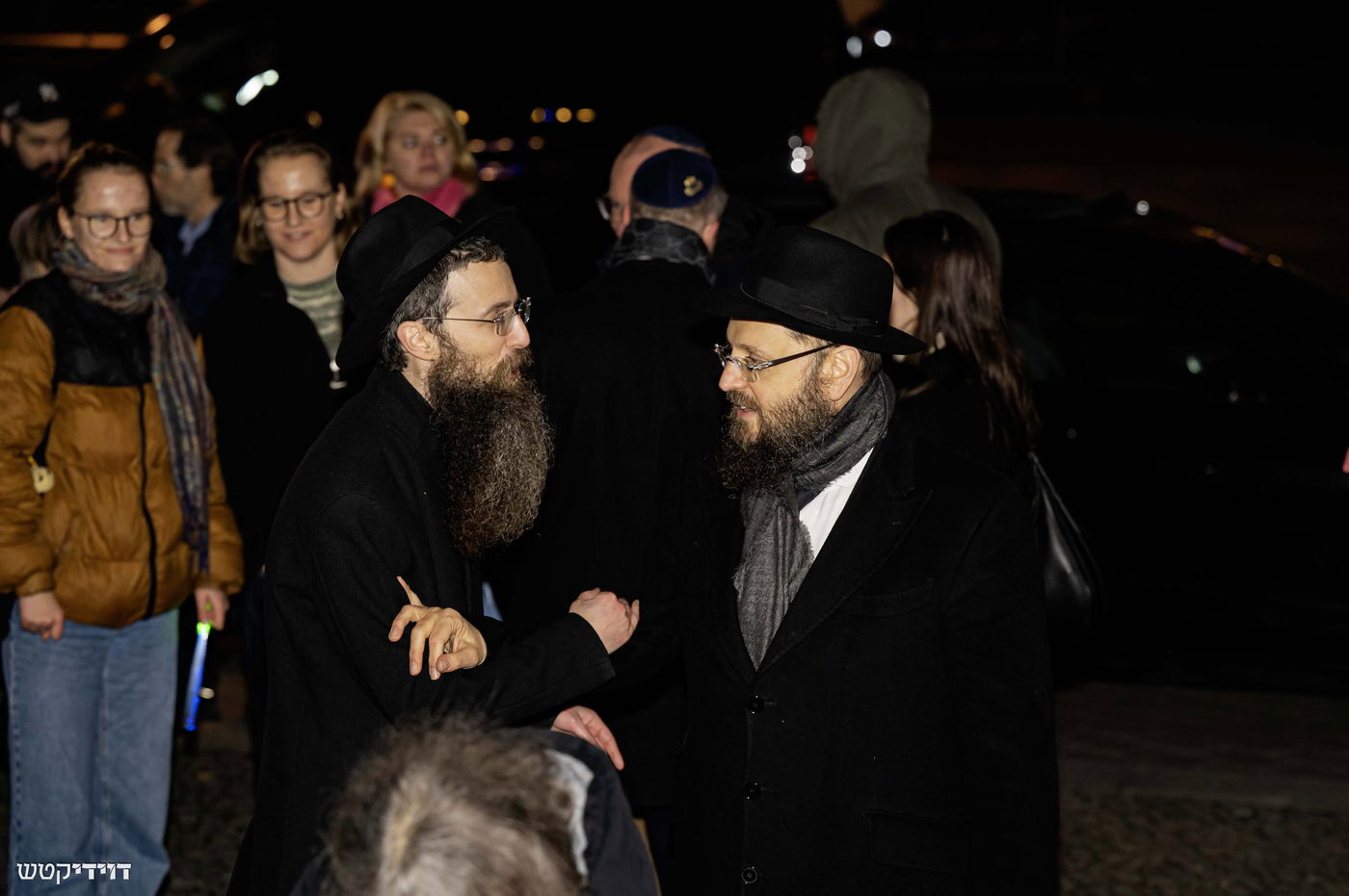 הדלקת נר חנוכה בשער ברנדנבורג בברלין