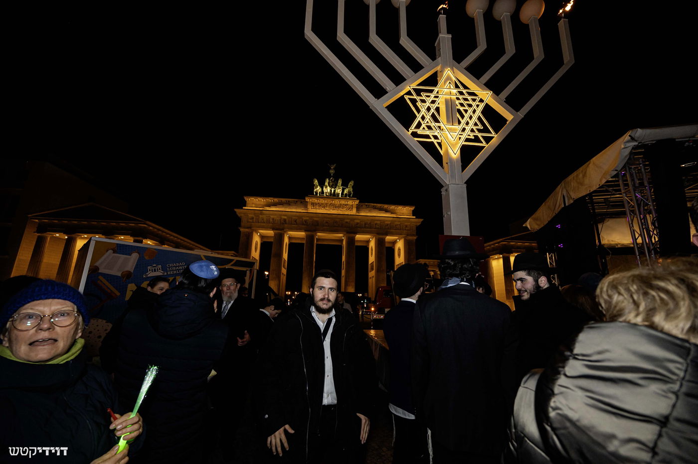 הדלקת נר חנוכה בשער ברנדנבורג בברלין