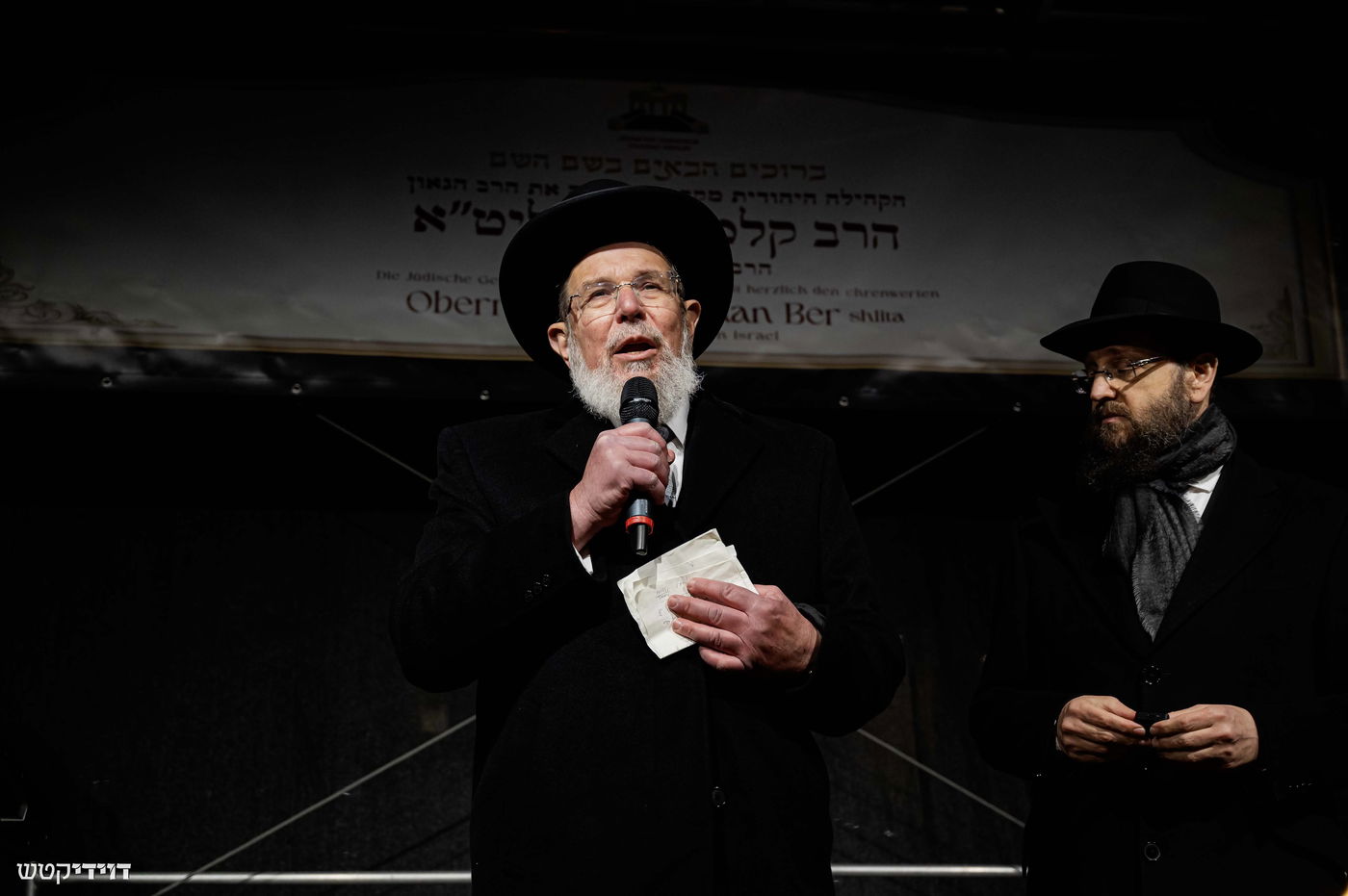 הדלקת נר חנוכה בשער ברנדנבורג בברלין