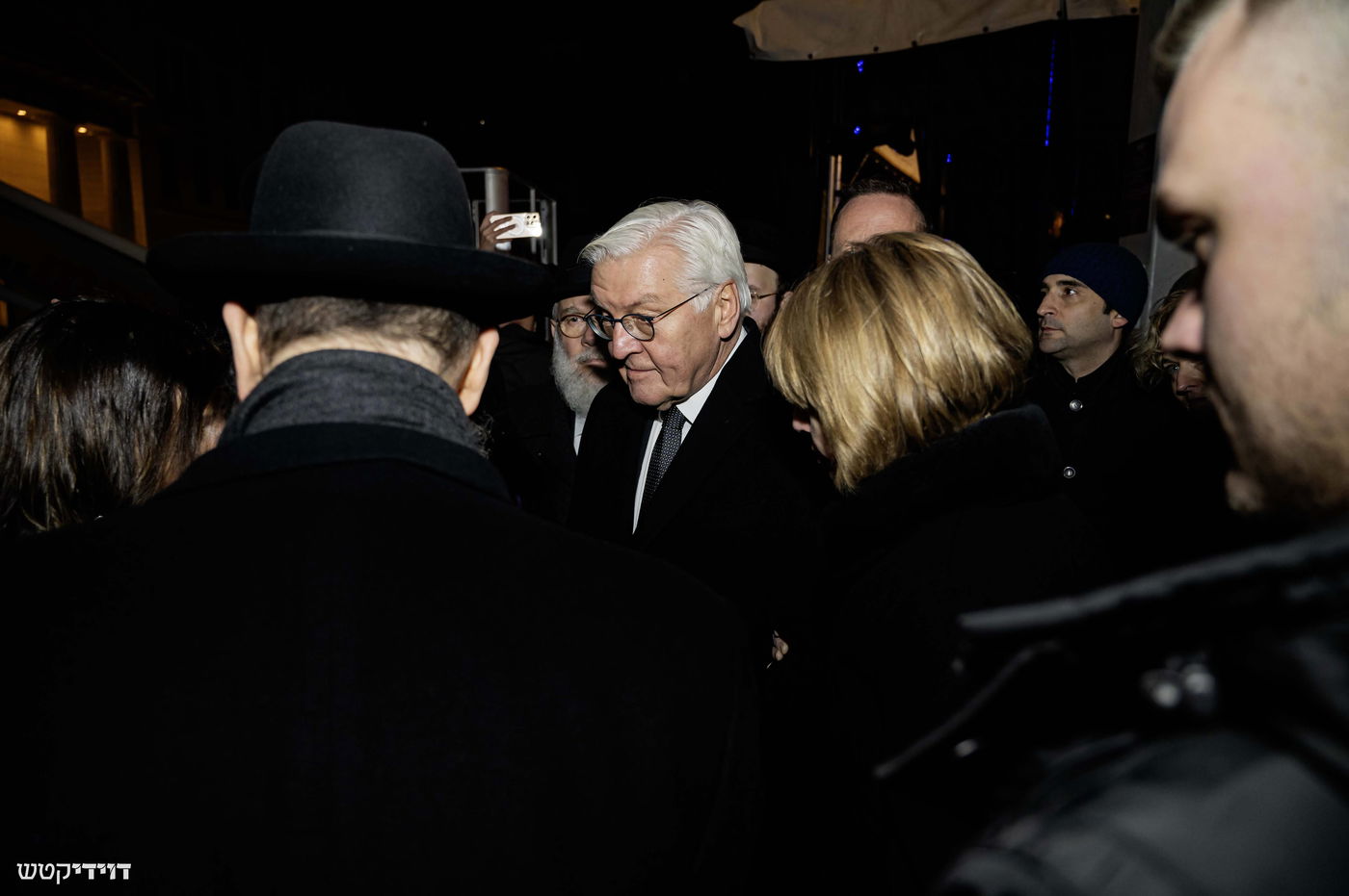 הדלקת נר חנוכה בשער ברנדנבורג בברלין