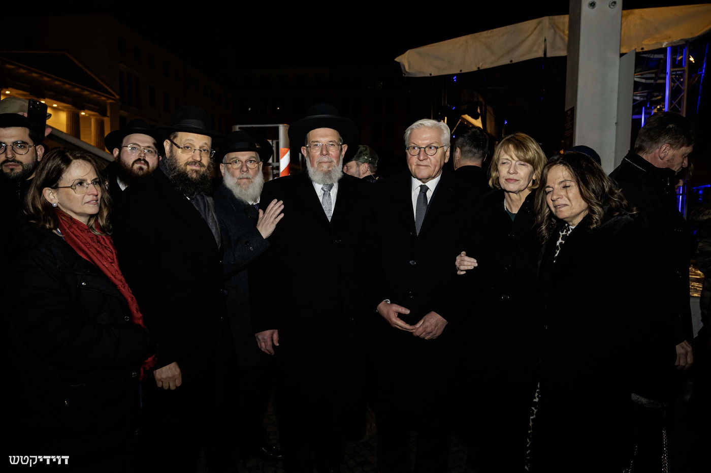 הדלקת נר חנוכה בשער ברנדנבורג בברלין