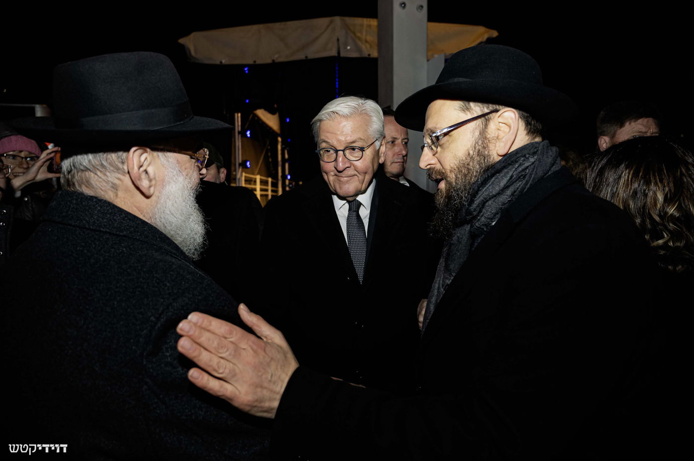 הדלקת נר חנוכה בשער ברנדנבורג בברלין