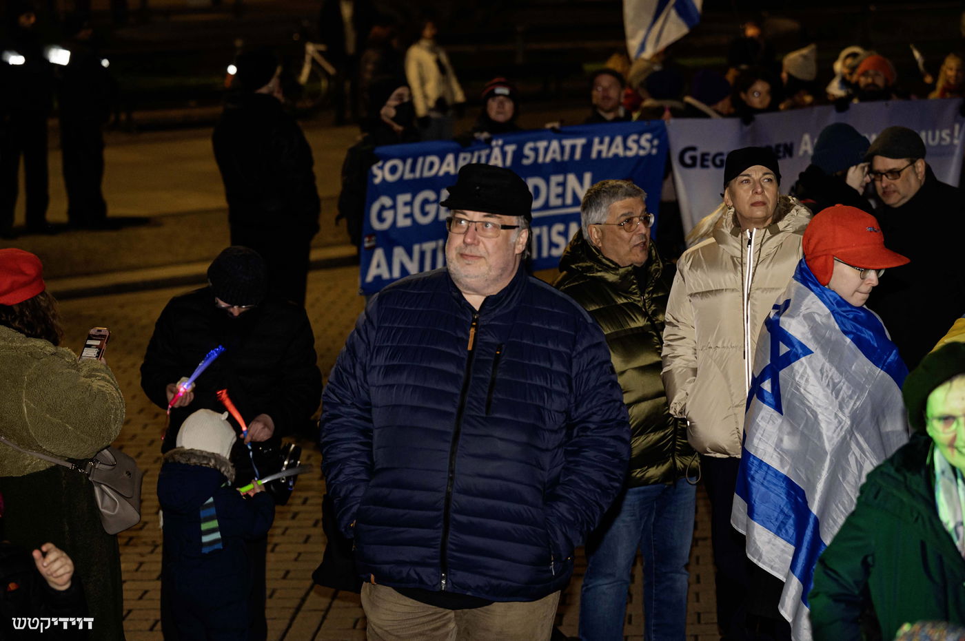 הדלקת נר חנוכה בשער ברנדנבורג בברלין