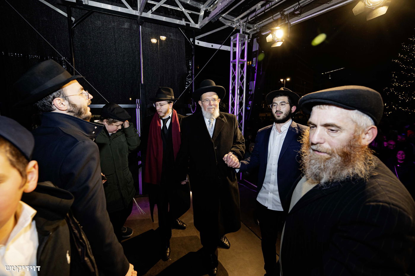 הדלקת נר חנוכה בשער ברנדנבורג בברלין