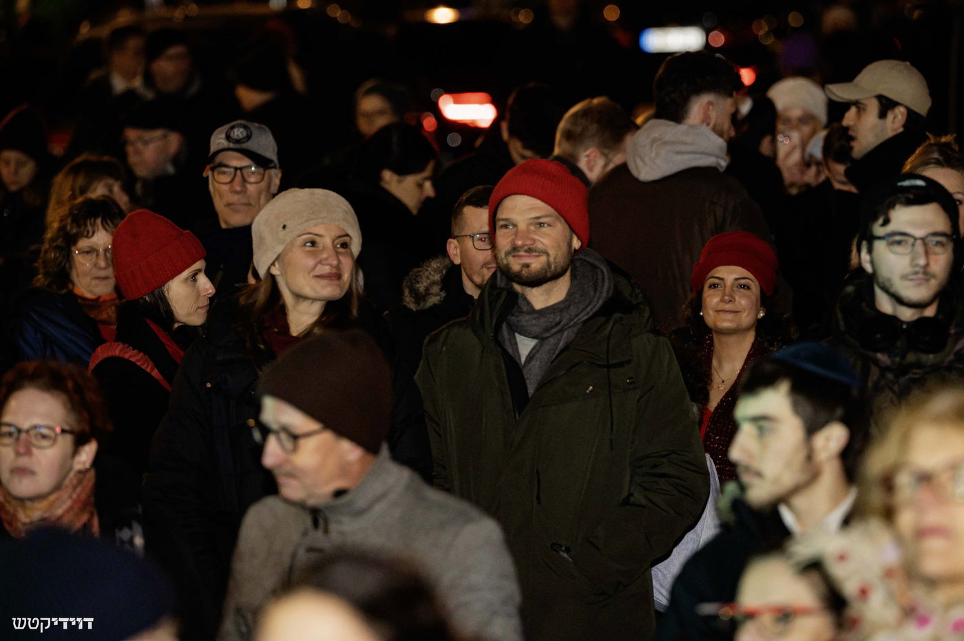 הדלקת נר חנוכה בשער ברנדנבורג בברלין