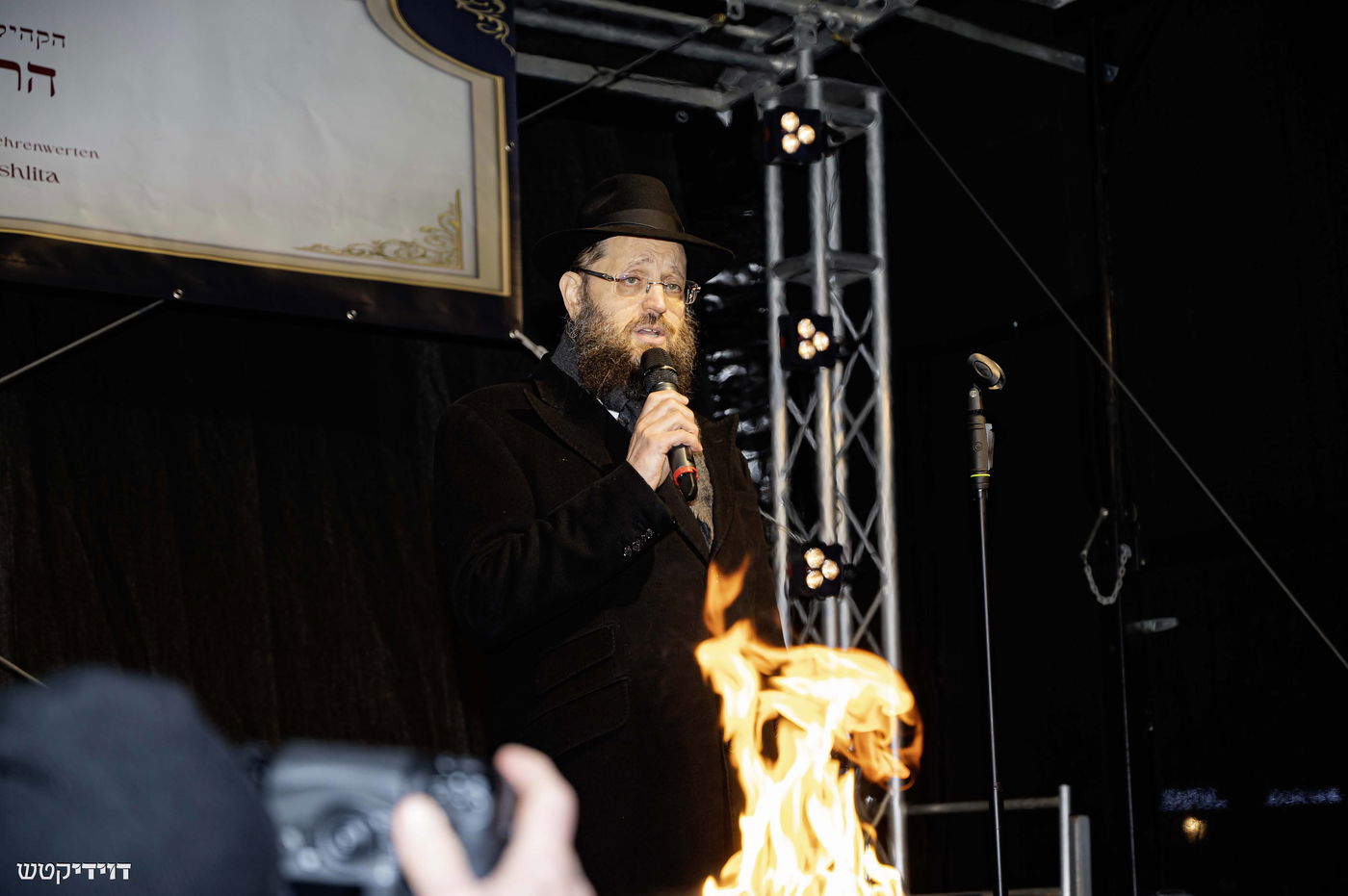 הדלקת נר חנוכה בשער ברנדנבורג בברלין