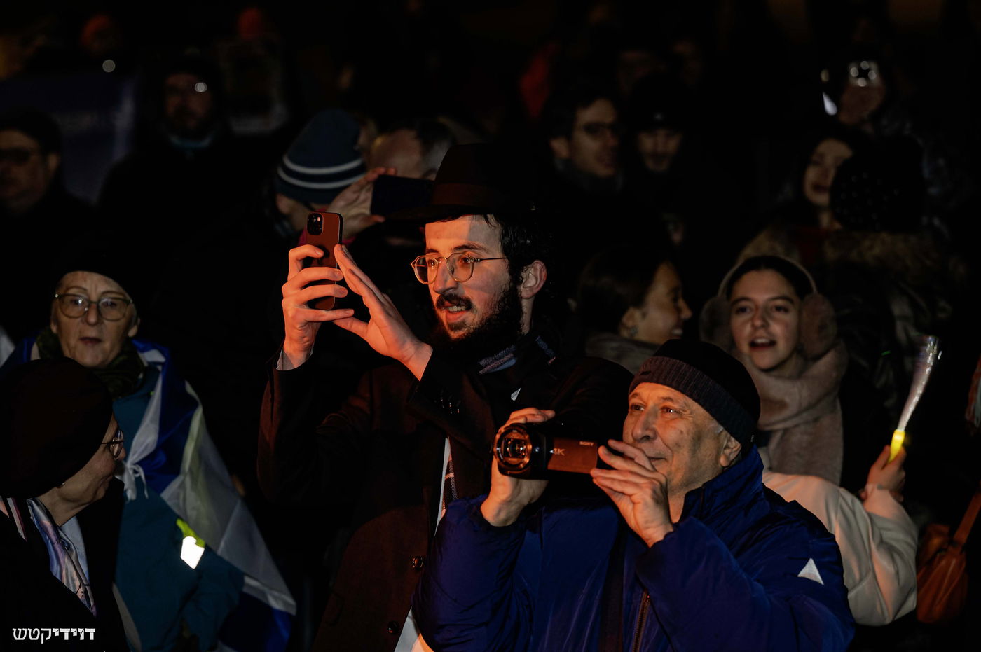 הדלקת נר חנוכה בשער ברנדנבורג בברלין