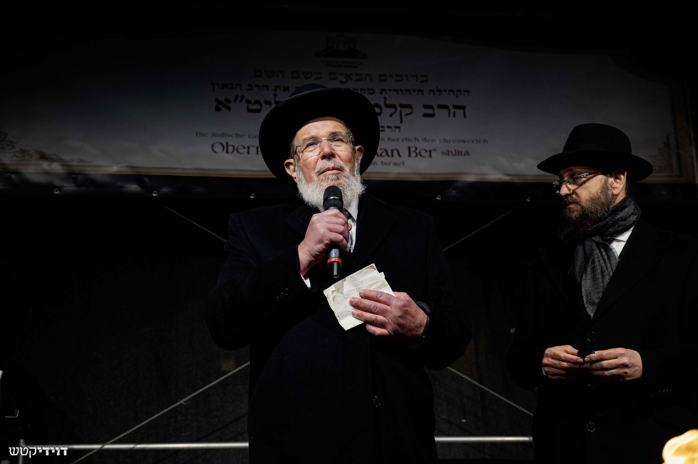 הדלקת נר חנוכה בשער ברנדנבורג בברלין