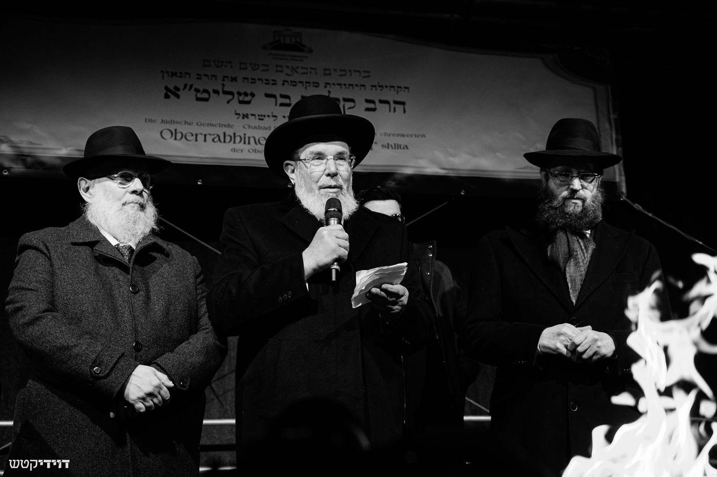 הדלקת נר חנוכה בשער ברנדנבורג בברלין