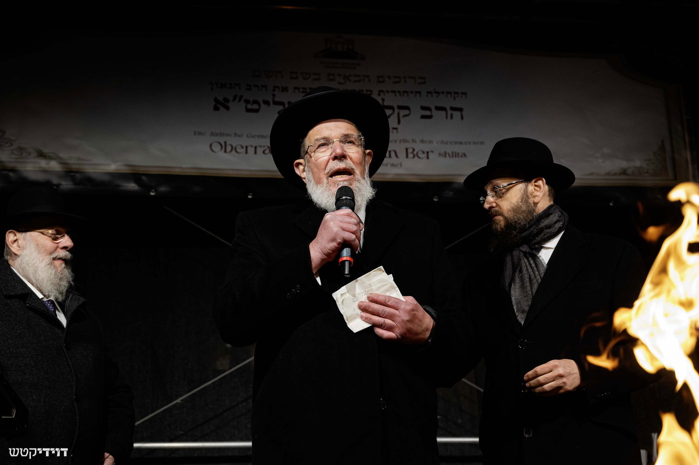 הדלקת נר חנוכה בשער ברנדנבורג בברלין