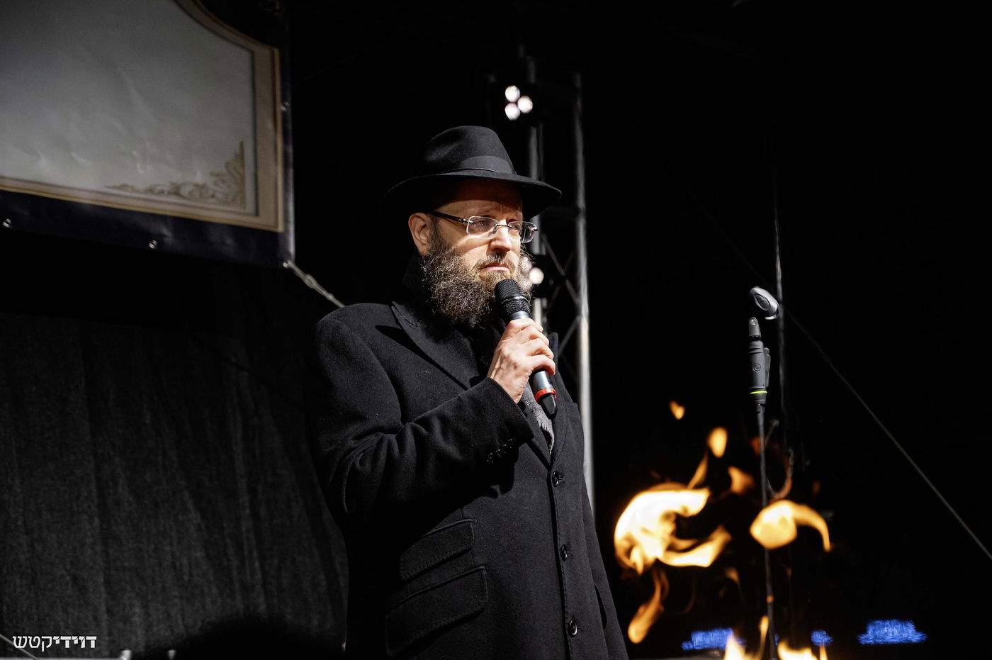 הדלקת נר חנוכה בשער ברנדנבורג בברלין