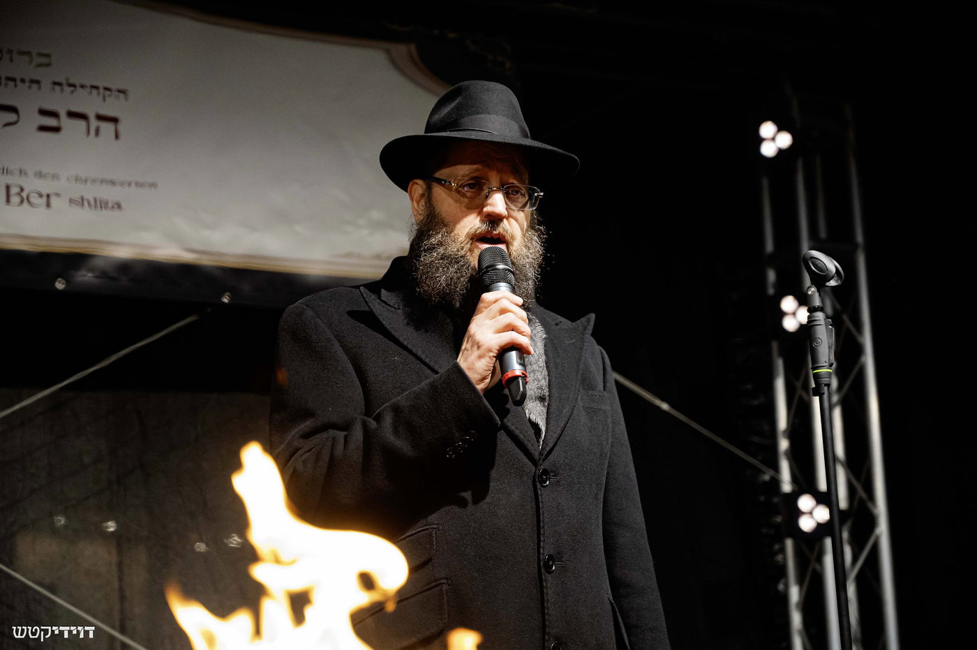 הדלקת נר חנוכה בשער ברנדנבורג בברלין