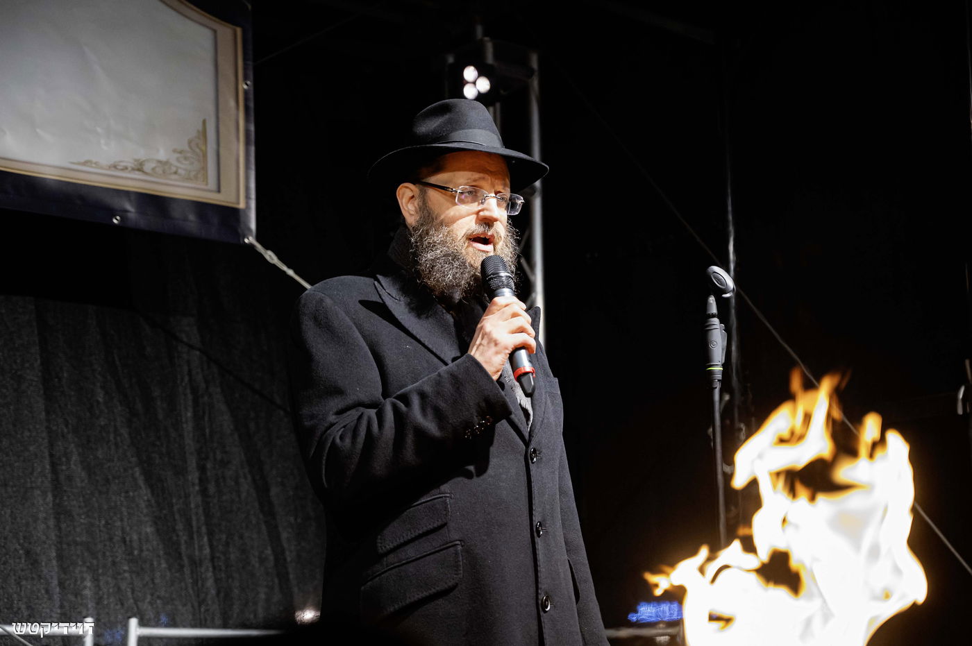 הדלקת נר חנוכה בשער ברנדנבורג בברלין