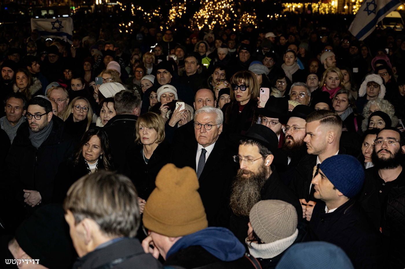 הדלקת נר חנוכה בשער ברנדנבורג בברלין
