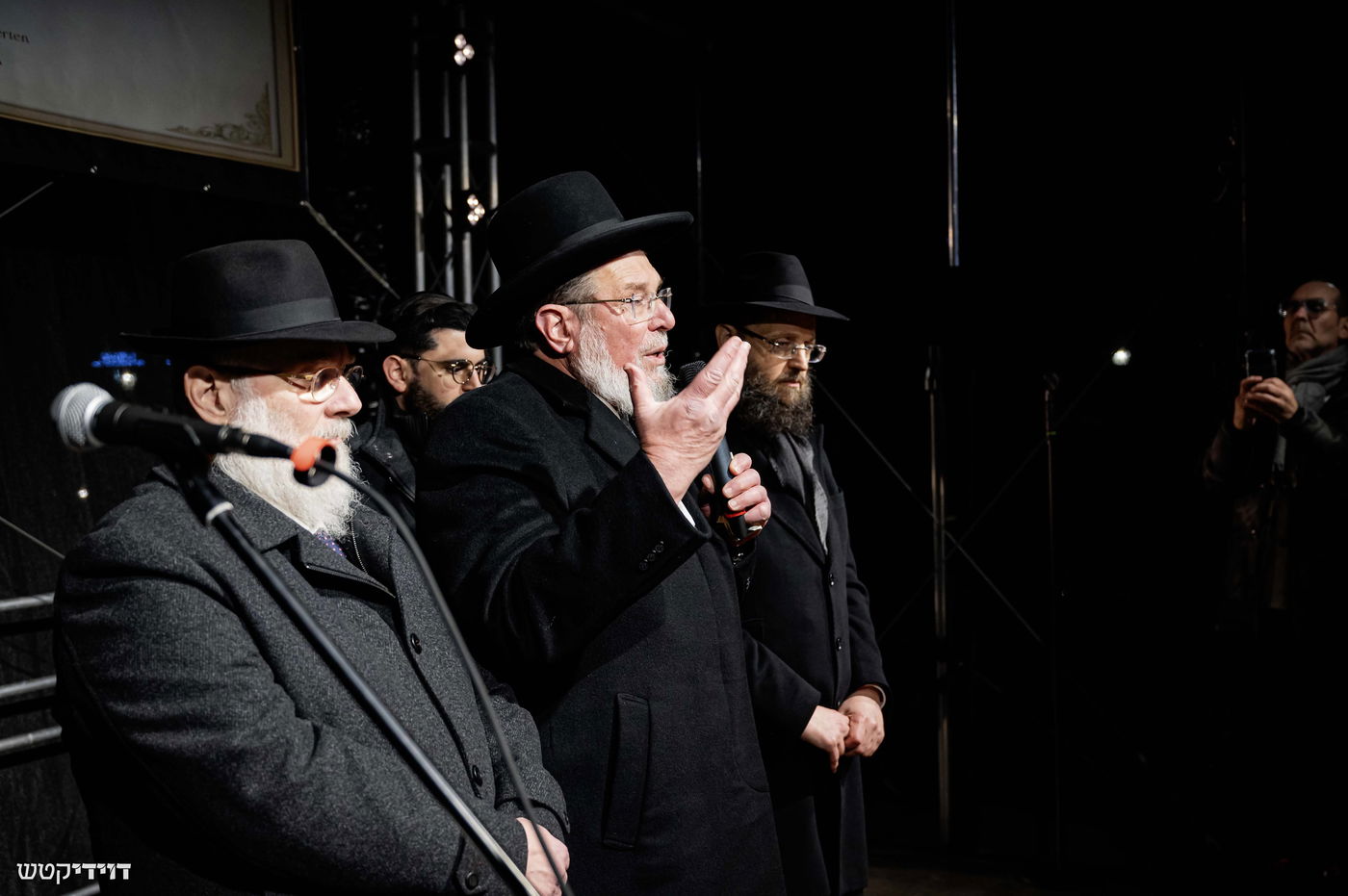 הדלקת נר חנוכה בשער ברנדנבורג בברלין