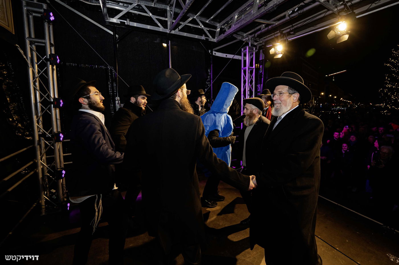 הדלקת נר חנוכה בשער ברנדנבורג בברלין