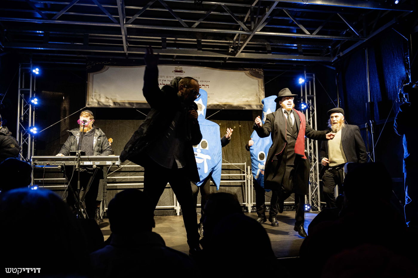 הדלקת נר חנוכה בשער ברנדנבורג בברלין