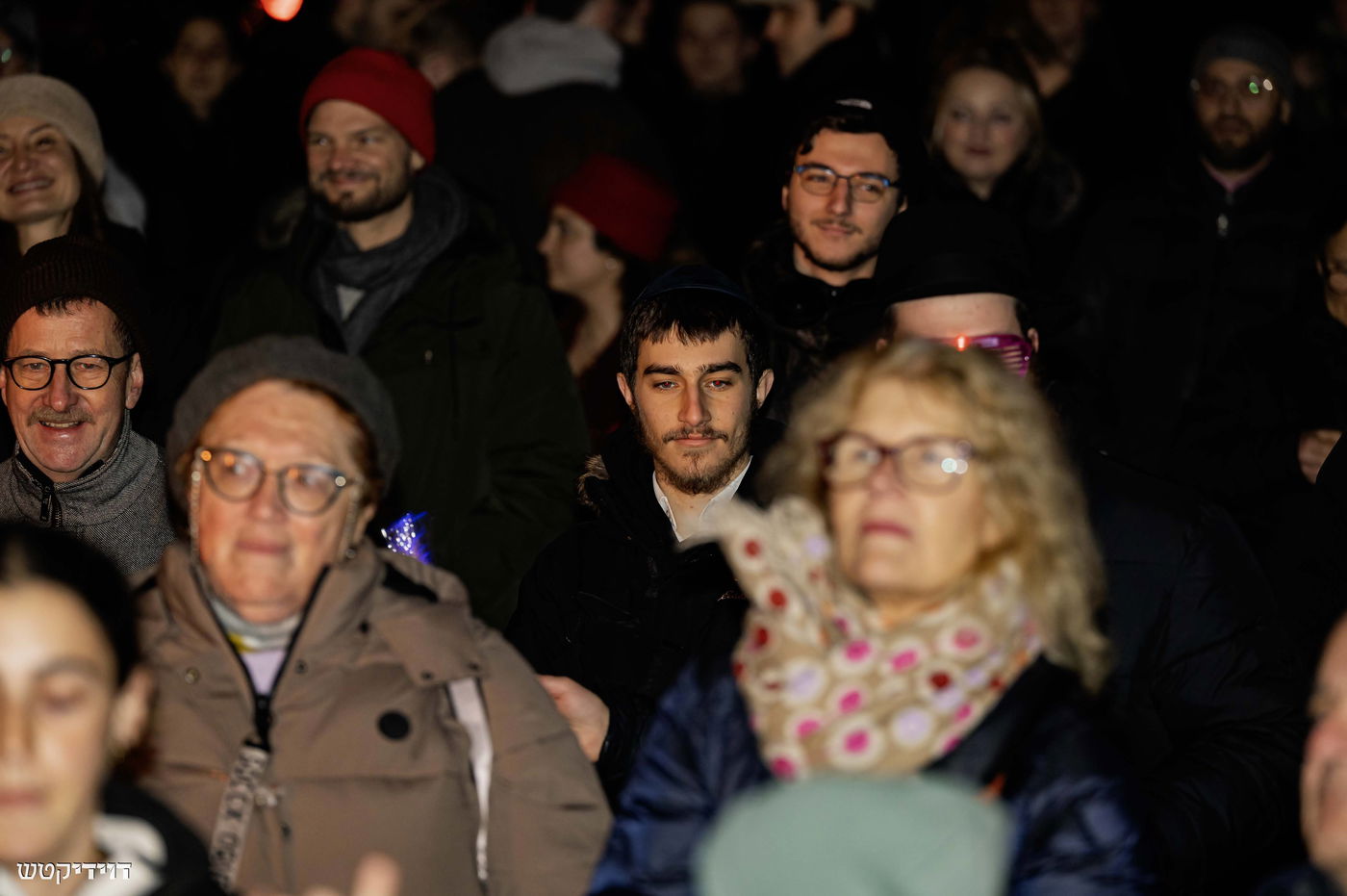 הדלקת נר חנוכה בשער ברנדנבורג בברלין