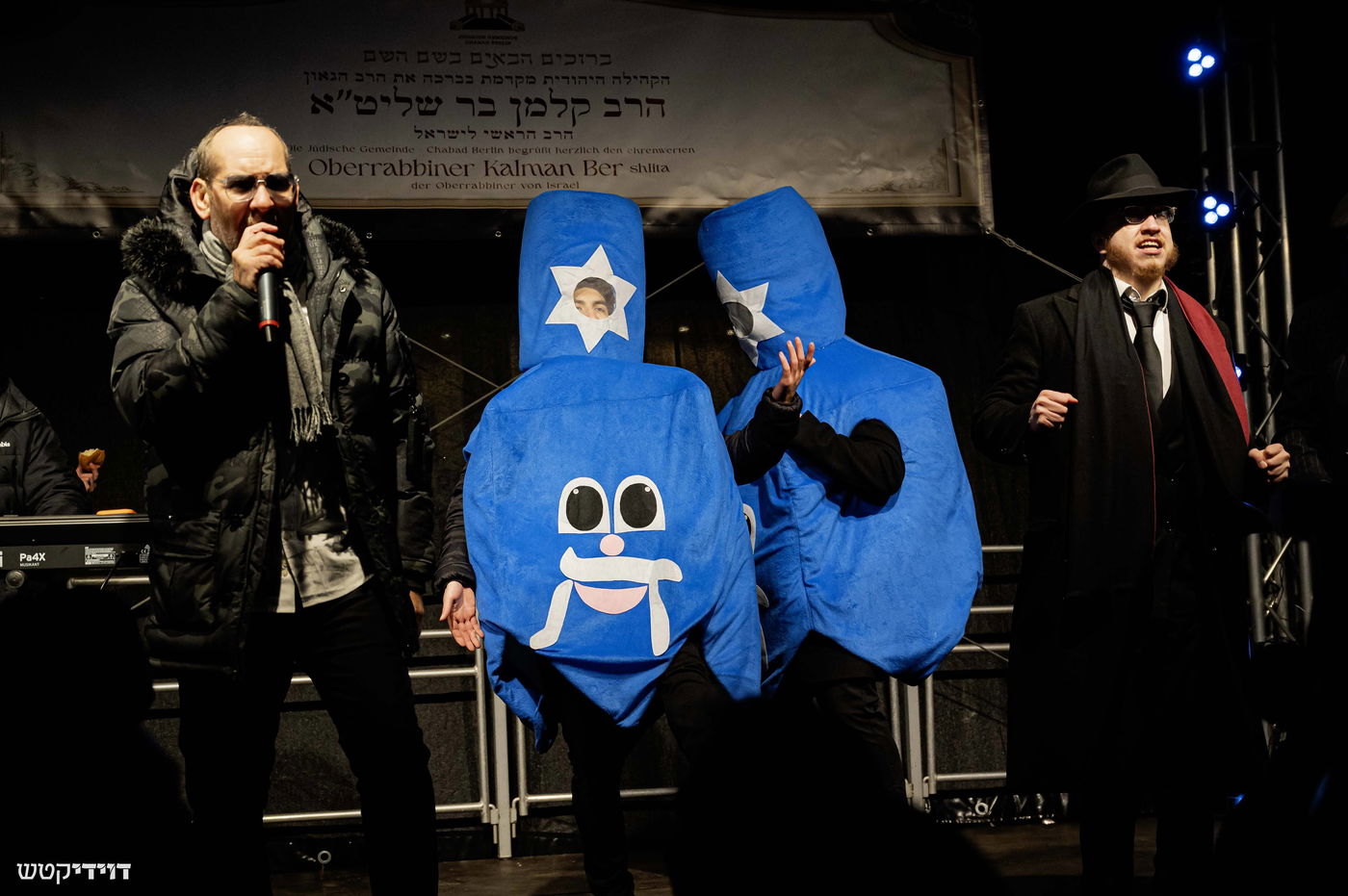 הדלקת נר חנוכה בשער ברנדנבורג בברלין