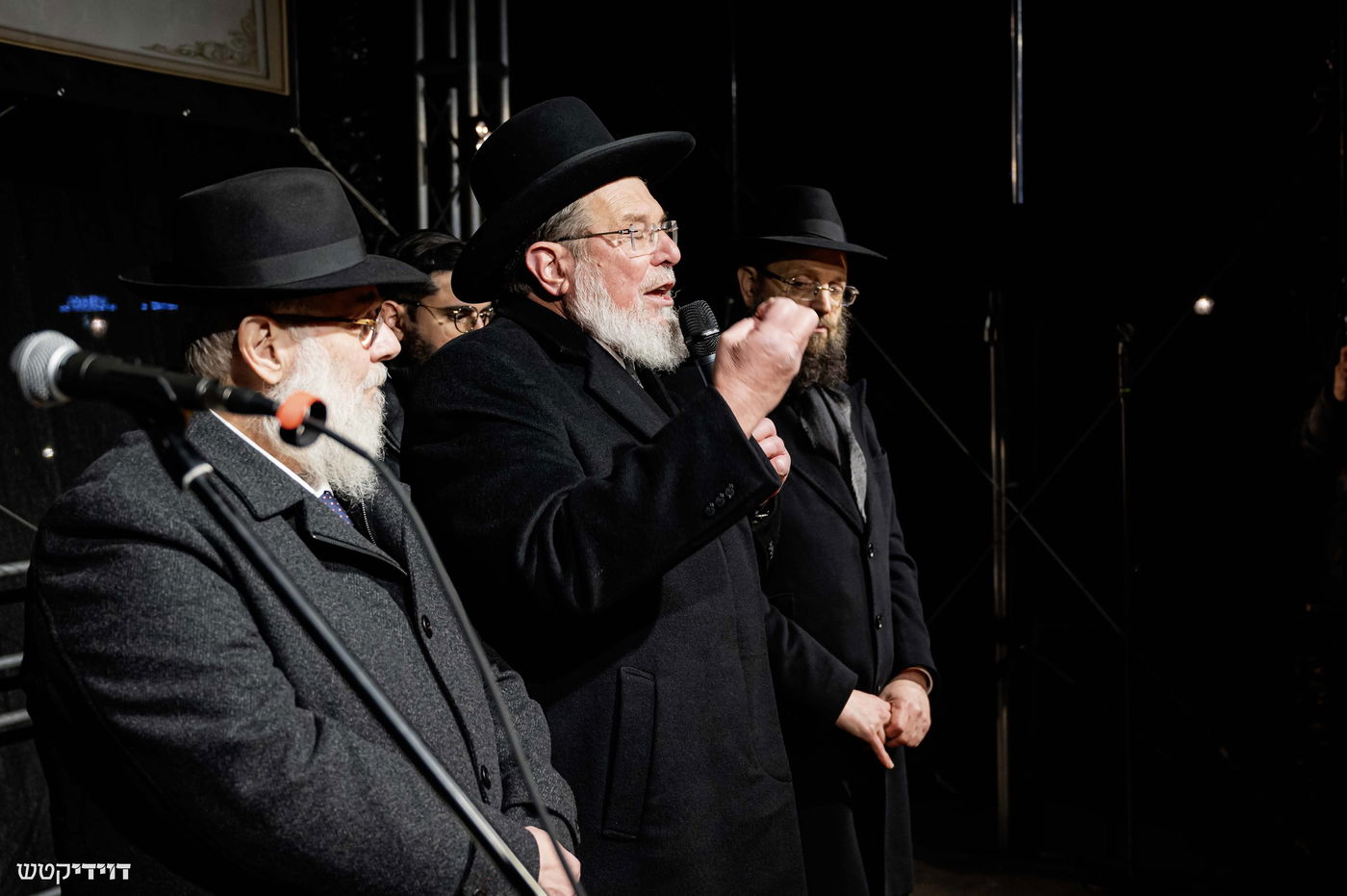 הדלקת נר חנוכה בשער ברנדנבורג בברלין