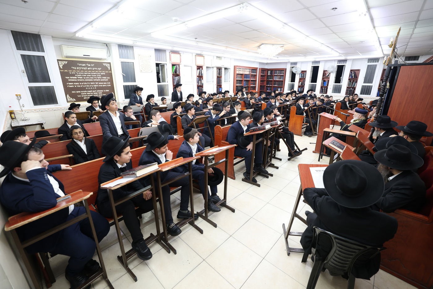 הראשל"צ הגר"י יוסף בביקור בישיבת 'אור אברהם'