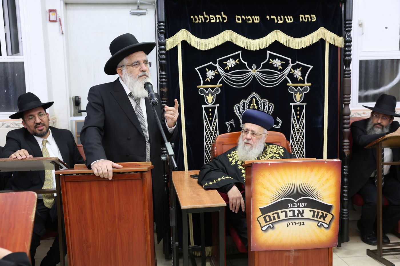 הראשל"צ הגר"י יוסף בביקור בישיבת 'אור אברהם'