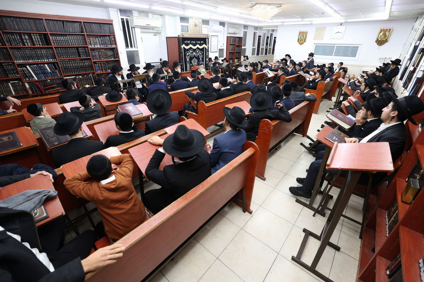 הראשל"צ הגר"י יוסף בביקור בישיבת 'אור אברהם'