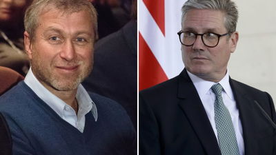 מימין קיר סטארמר, משמאל רומן אברמוביץ'