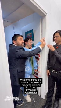 מזוזה במחזמר המפורסם: הזמרים הגיעו מוקדם כדי לא לחלל שבת