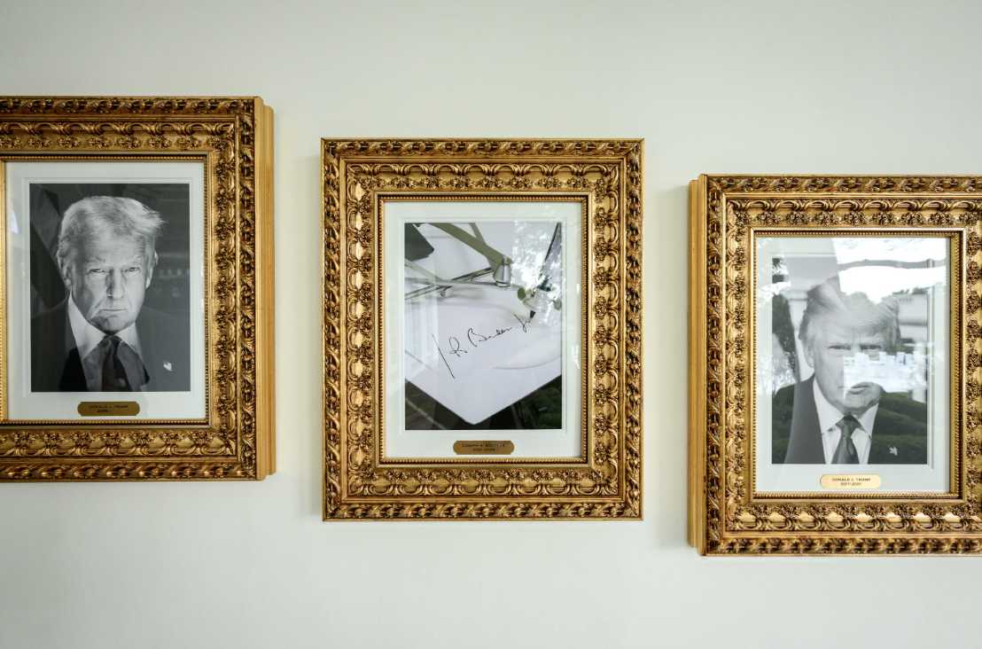 תמונה של העט האוטומטי שהחליפה את תמונתו של ביידן בבית הלבן