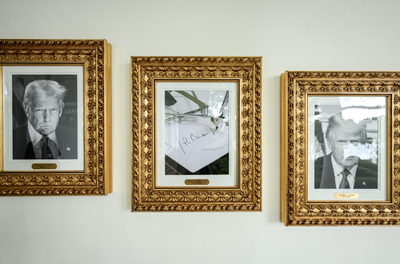 תמונה של העט האוטומטי שהחליפה את תמונתו של ביידן בבית הלבן