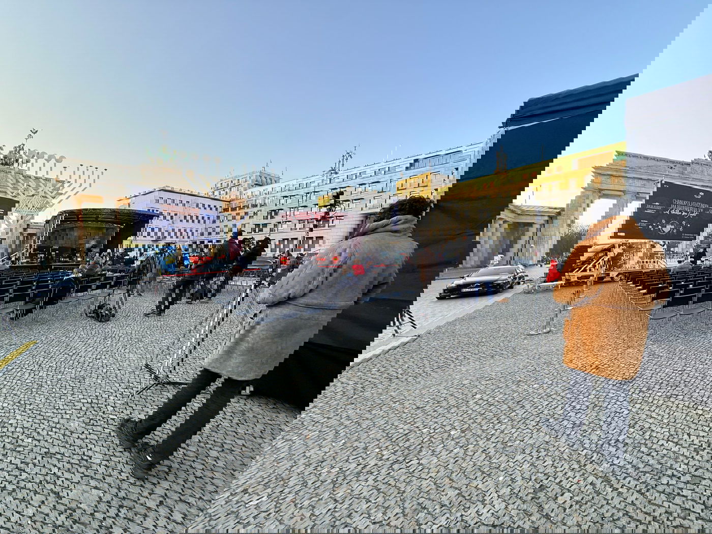 עכשיו בשידור חי: מעמד הדלקת החנוכייה בשער הניצחון בברלין | צפו