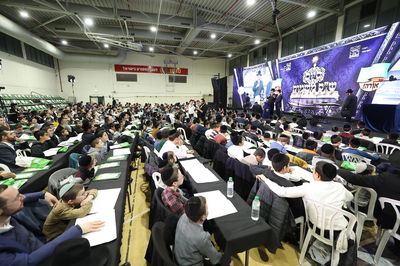 התשובה ליוונים: אלפי ילדי ביתר סיימו את הש"ס בערב אחד • צפו בתיעוד