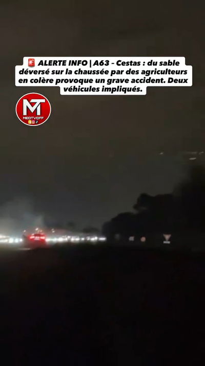 תיעוד מטורף מהמחאות בצרפת: החקלאים חסמו את הכביש באמצעות חול - 2 רכבים התהפכו