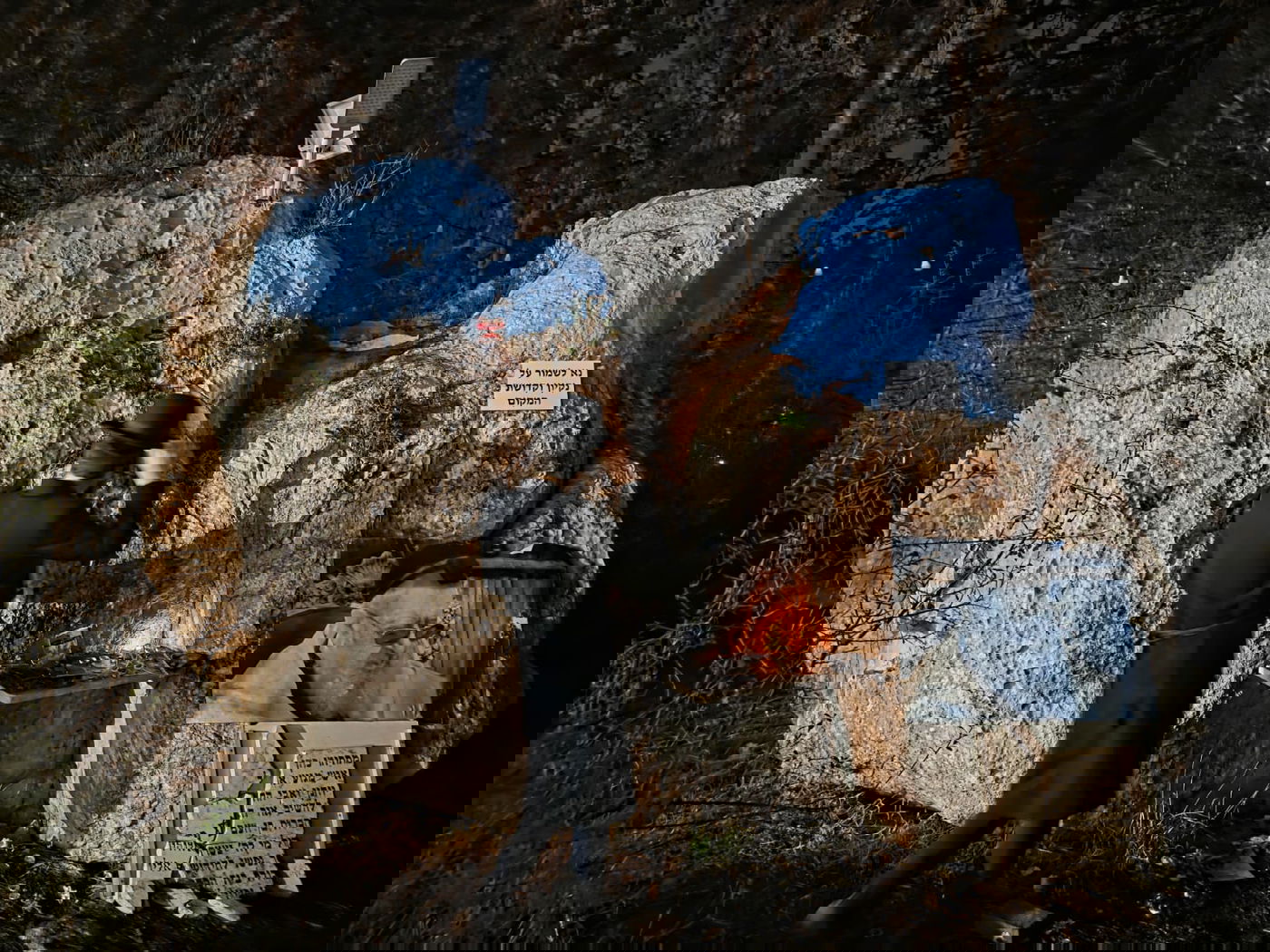 מתפלל בקבר אלעזר ביער בן שמן, אמש