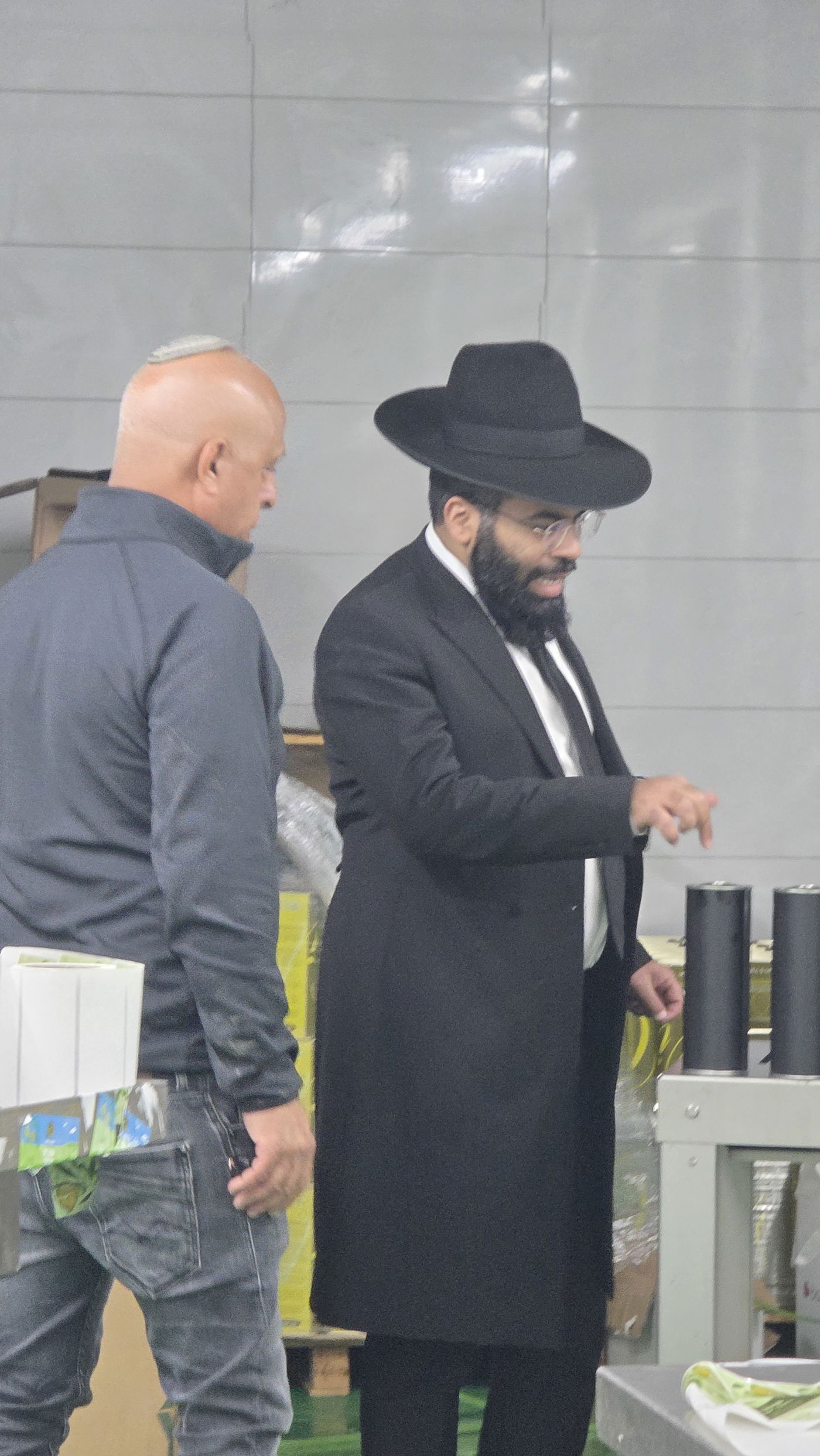 "כָּל הַזָּהִיר בַּנֵּר": מעמד חלוקת 'שמן הטהור' לאברכי רשת הכוללים 'היכלי התורה'