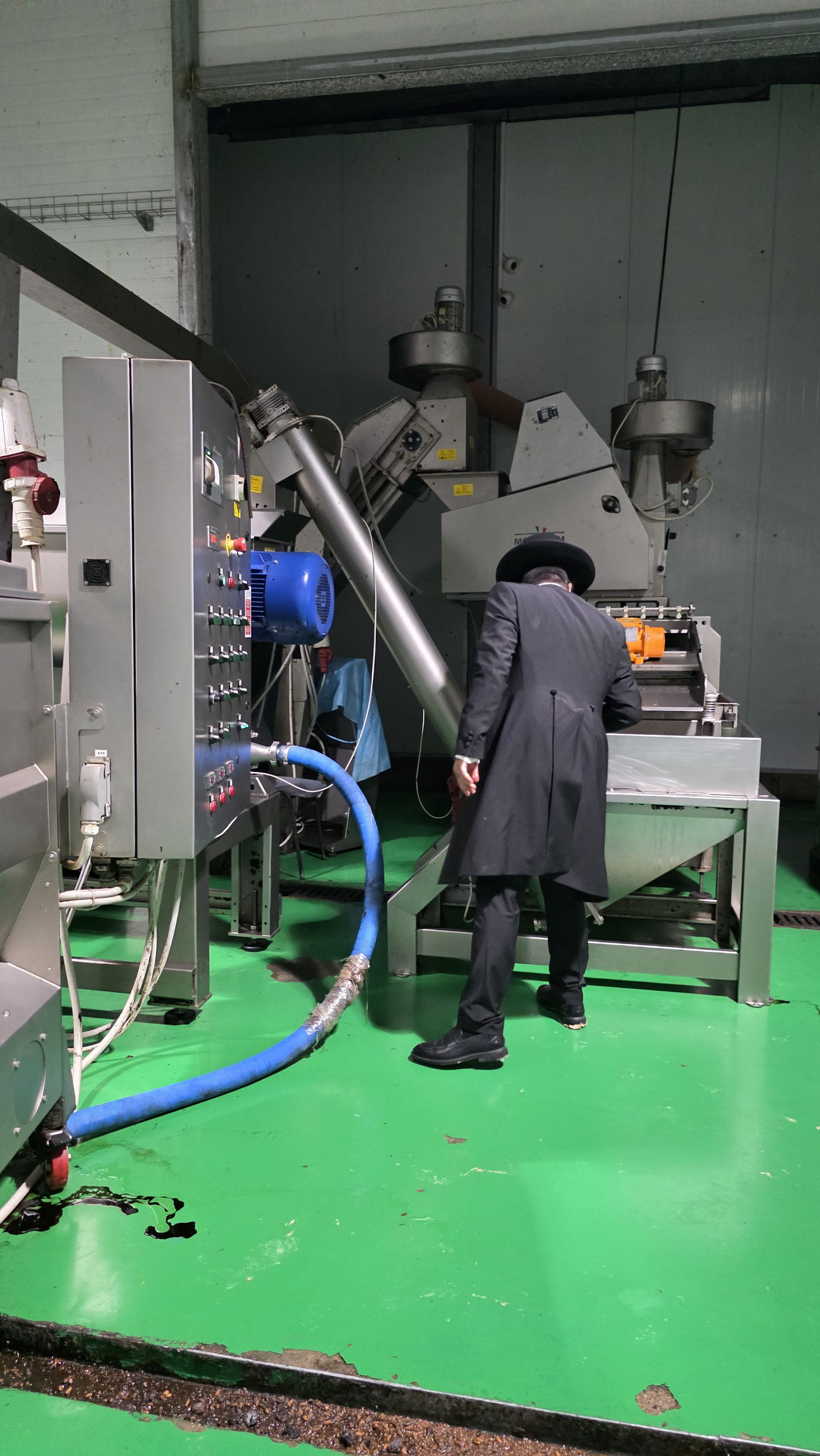 "כָּל הַזָּהִיר בַּנֵּר": מעמד חלוקת 'שמן הטהור' לאברכי רשת הכוללים 'היכלי התורה'