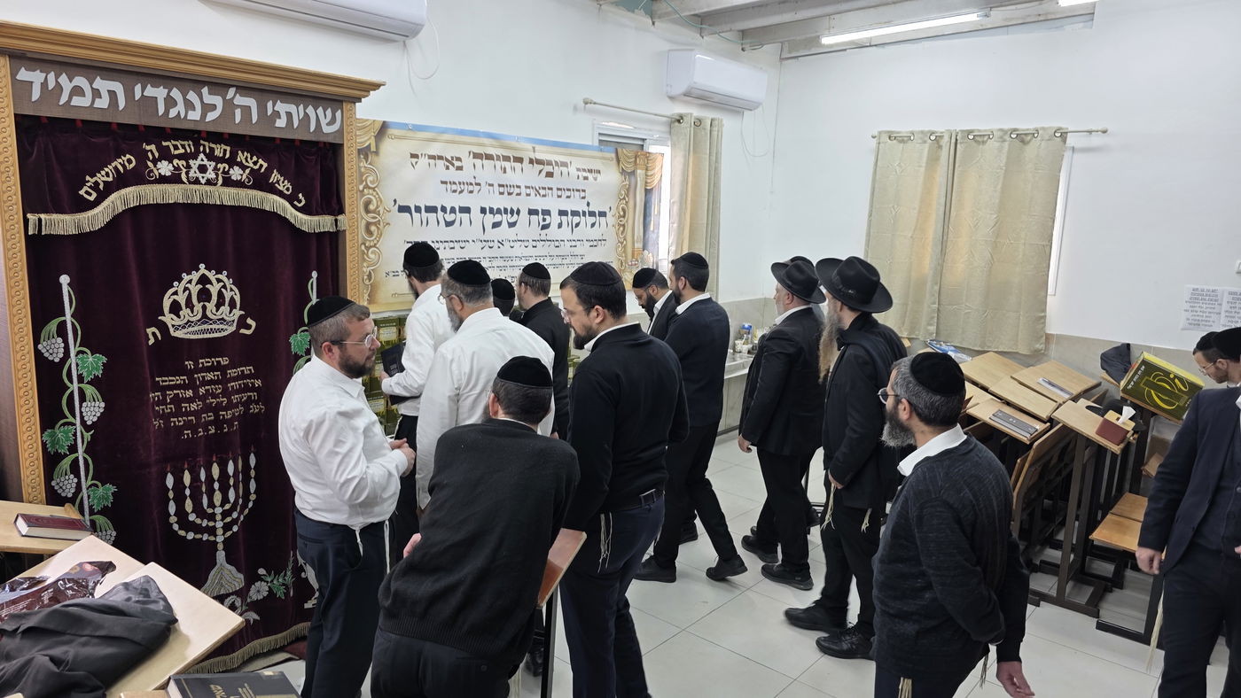 "כָּל הַזָּהִיר בַּנֵּר": מעמד חלוקת 'שמן הטהור' לאברכי רשת הכוללים 'היכלי התורה'