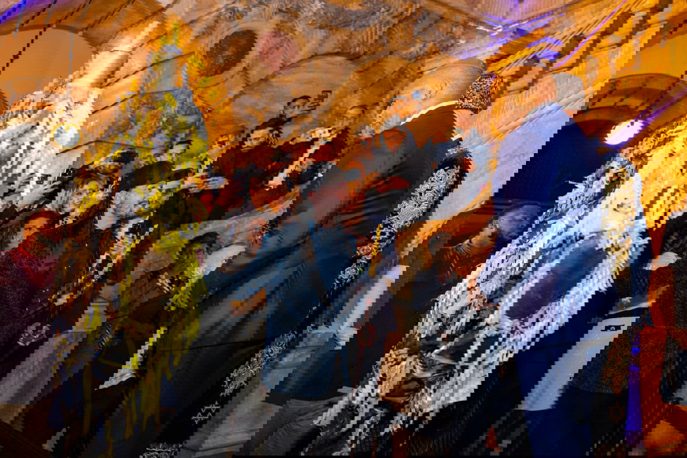 אדמס בהדלקת הנר