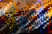 אדמס בהדלקת הנר